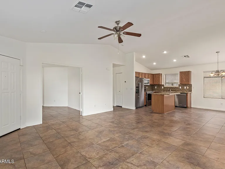 42346 W Sunland Dr — Photo 10