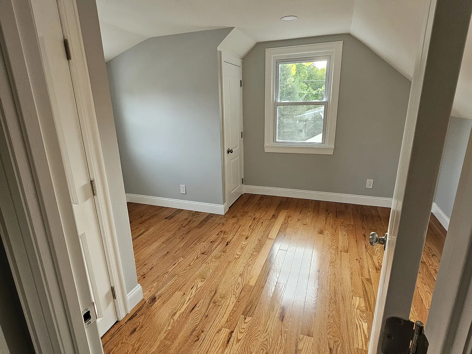 4 bed, 1326 sqft, $5,300 — Photo 3