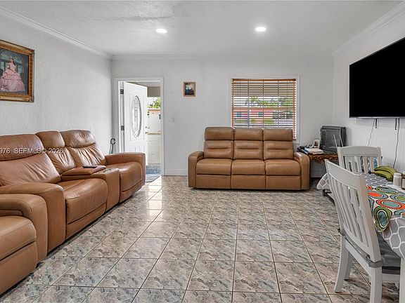 5th image of 2900 SW 19th St