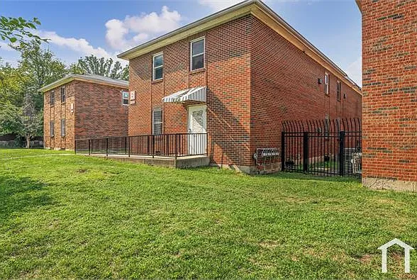 3 bed, 800 sqft, $1,295 — Photo 3