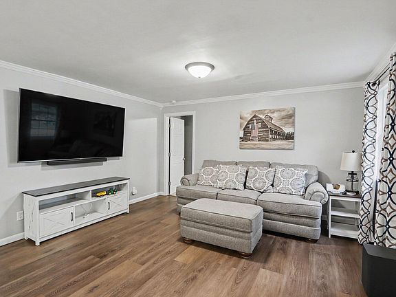 4th image of 1106 Orchard Dr