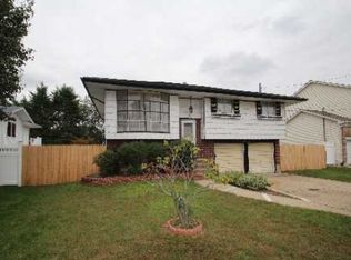 39 Oak St, Deer Park, NY 11729