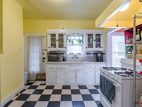 2nd image of 606 Mission St