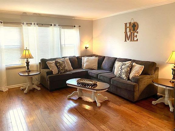 2nd image of 1015 Etheridge Ln
