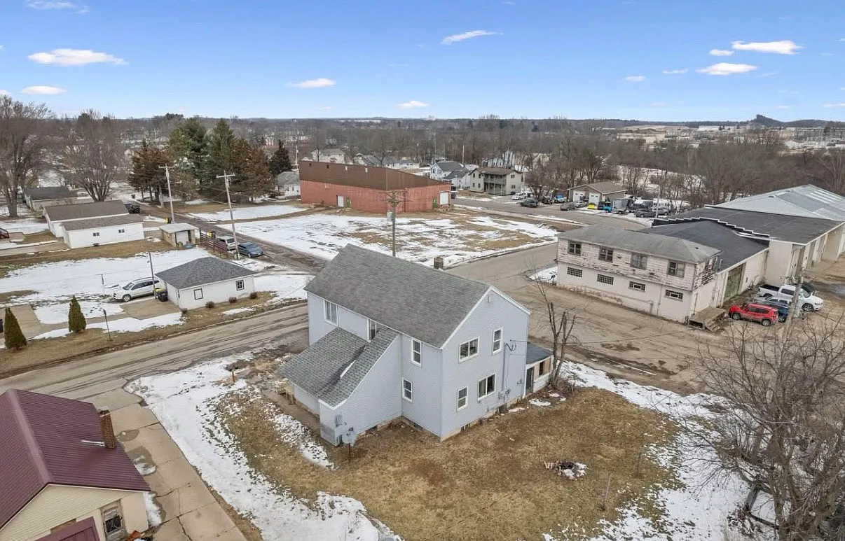 3 bed, 850 sqft, $1,150 — Photo 3