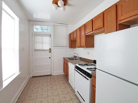 3rd image of 127 N Humphrey Ave APT 2S