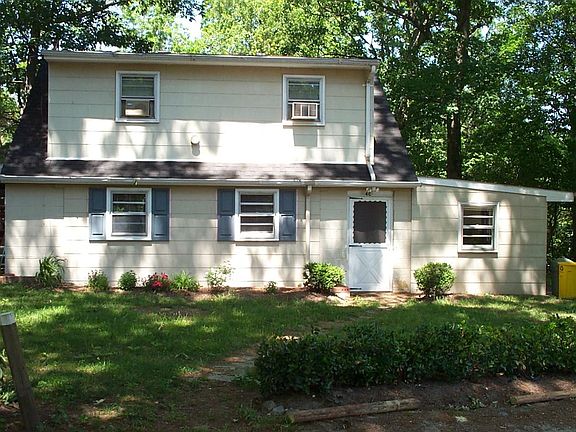 2nd image of 4 Nicholson Dr #4C
