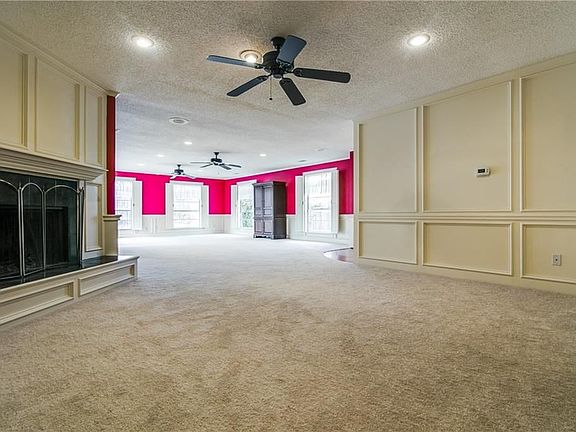 3rd image of 1113 Crest Park Dr