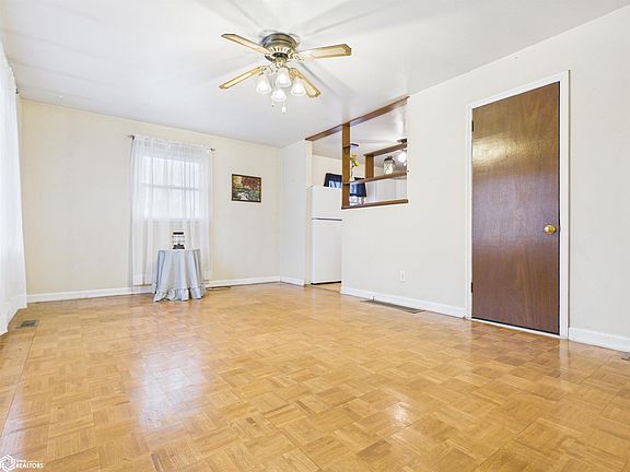 4th image of 1930 Church St