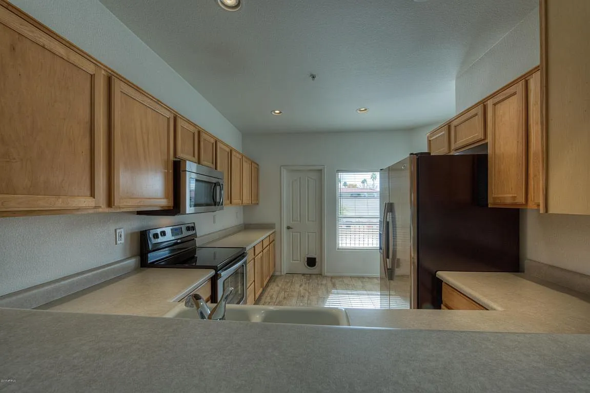 2 bed, 1147 sqft, $2,400 — Photo 2