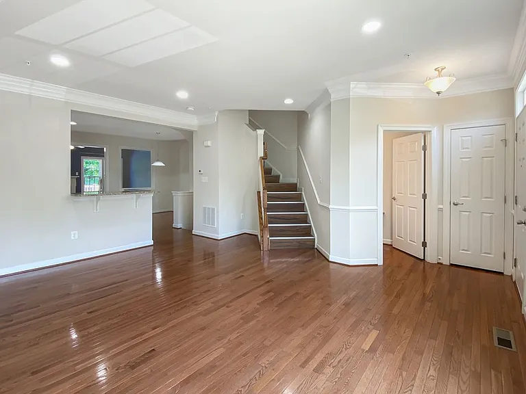 9706 Braidwood Ter — Photo 11