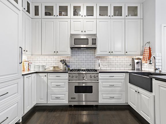 5th image of 803 Willow Ave APT 1N