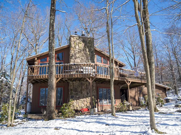 119 Cloud Crest Dr, Greentown, PA 18426