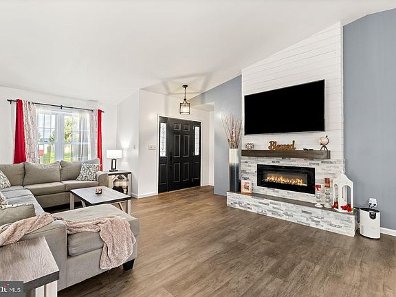 5th image of 17 Mayflower Dr