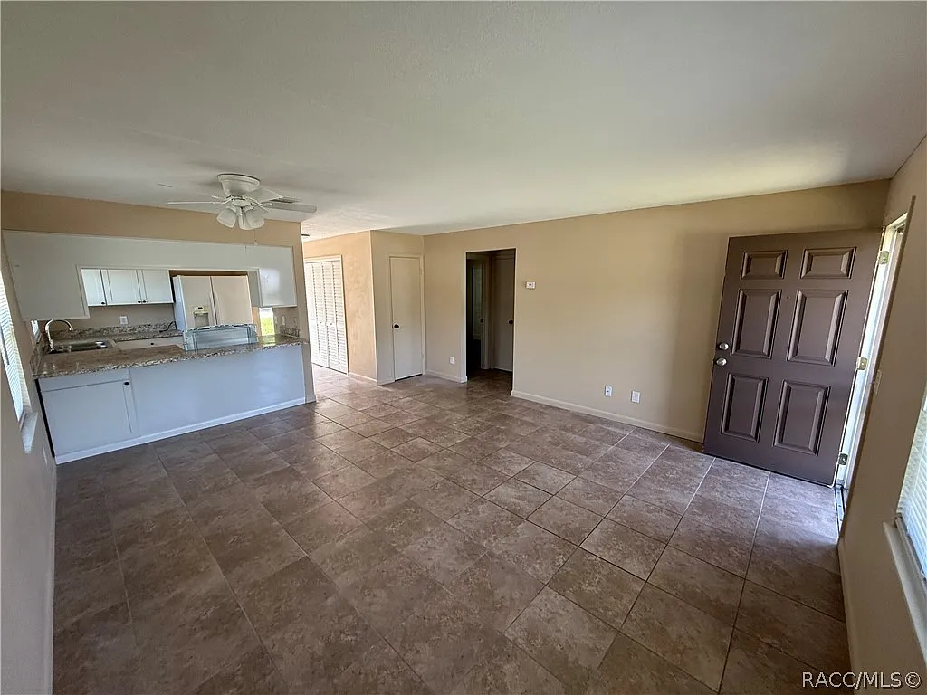 2 bed, 810 sqft, $1,300 — Photo 2