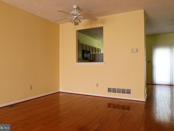3rd image of 532 Southhampton Ln