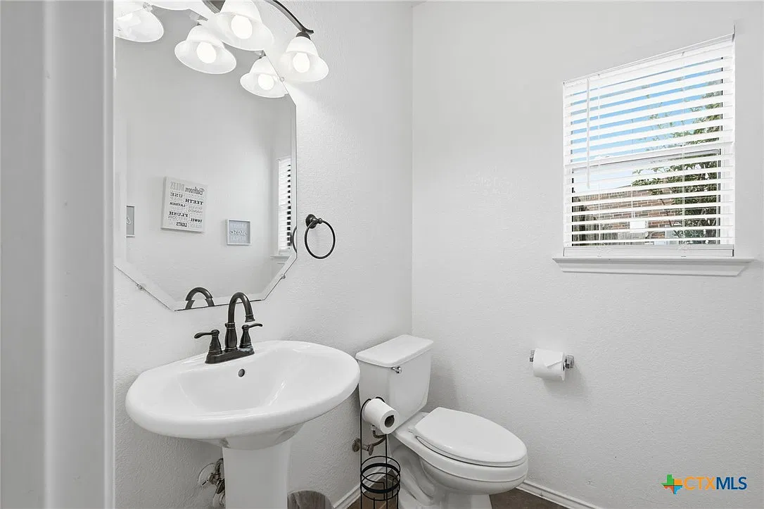 5 bed, 3253 sqft, $3,375 — Photo 2