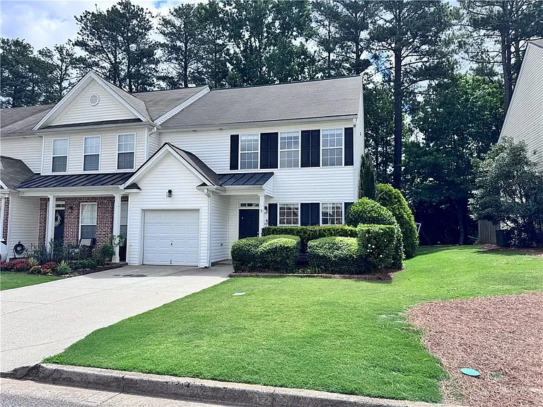 3044 Kentmere Dr — Photo 2