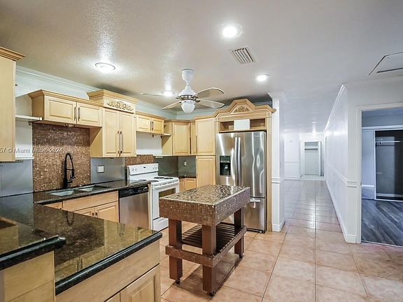 3rd image of 2575 NW 82nd Ter