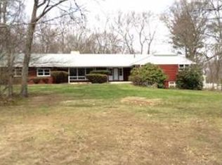 12 Hilltop Rd, Dover, MA 02030