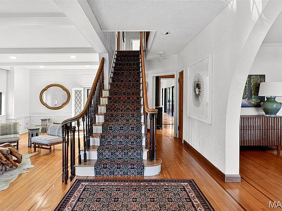 2nd image of 37 Ridgemoor Dr