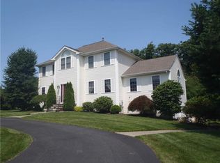 4 Hummingbird Ln, Cranston, RI 02921