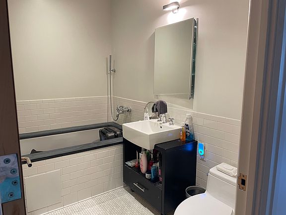 4th image of 110 Livingston St APT 10H