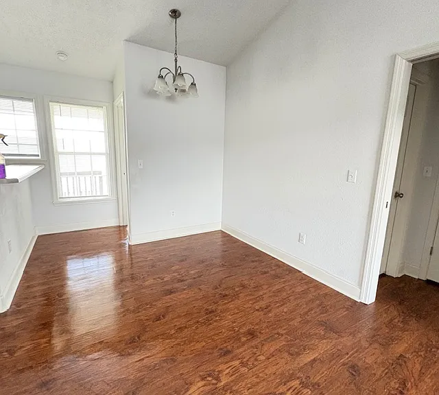 114 John Ct — Photo 5