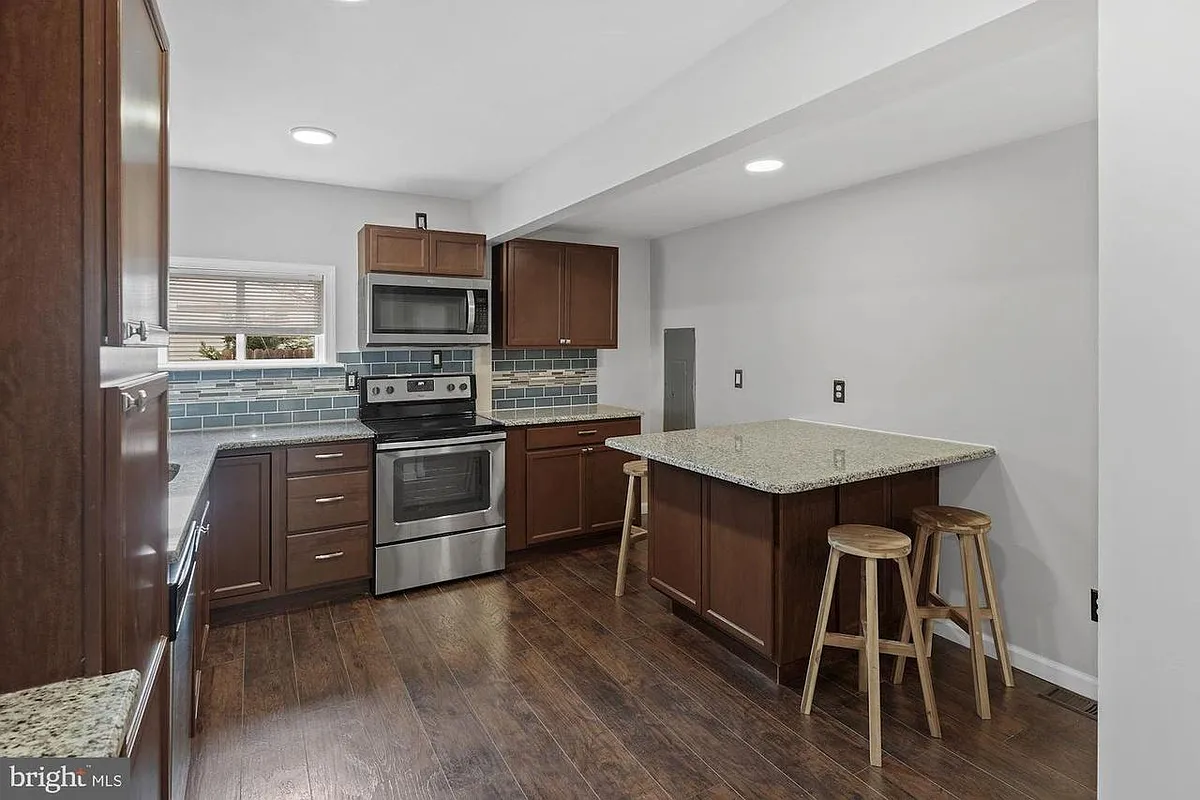 Kitchen - 211 Scammell Dr