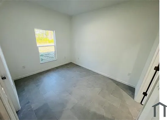 1114 Cellini St E — Photo 9