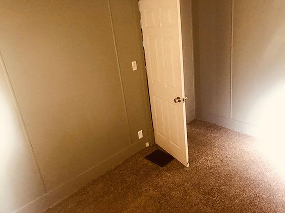4th image of 634 Schaum Ave