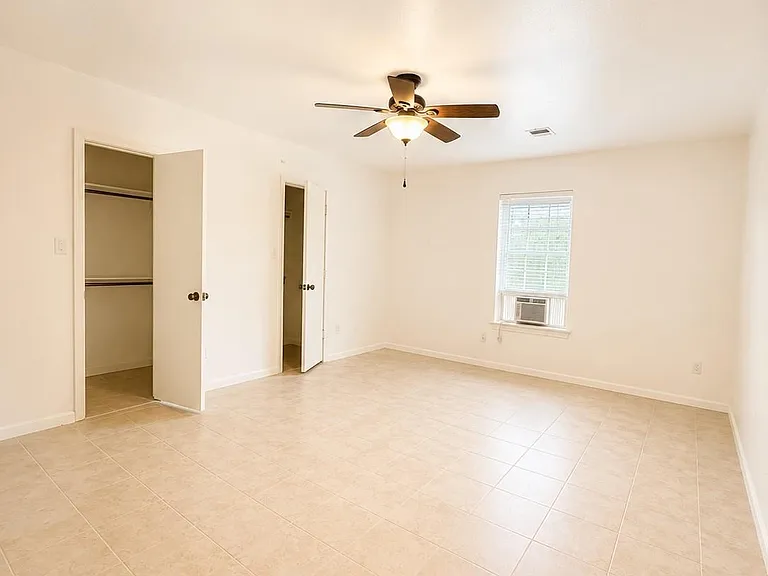 9011 Tavenor Ln — Photo 11