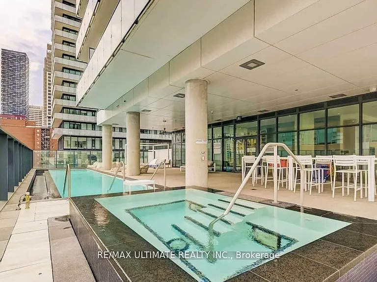 185 Roehampton Ave #1902 — Photo 20