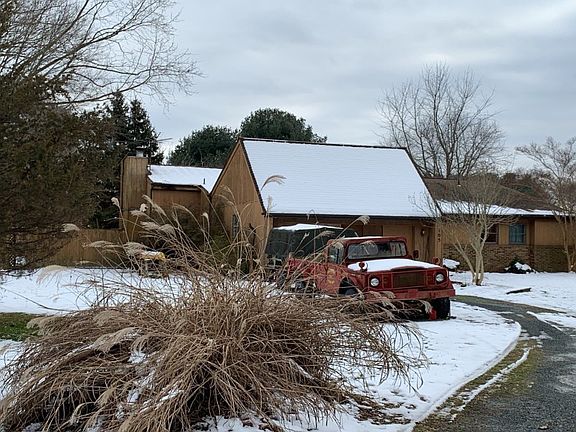 2nd image of 105 Carriage Ln