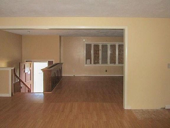 2nd image of 35 Lincoln Dr