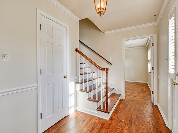 3rd image of 308 Holly Dr