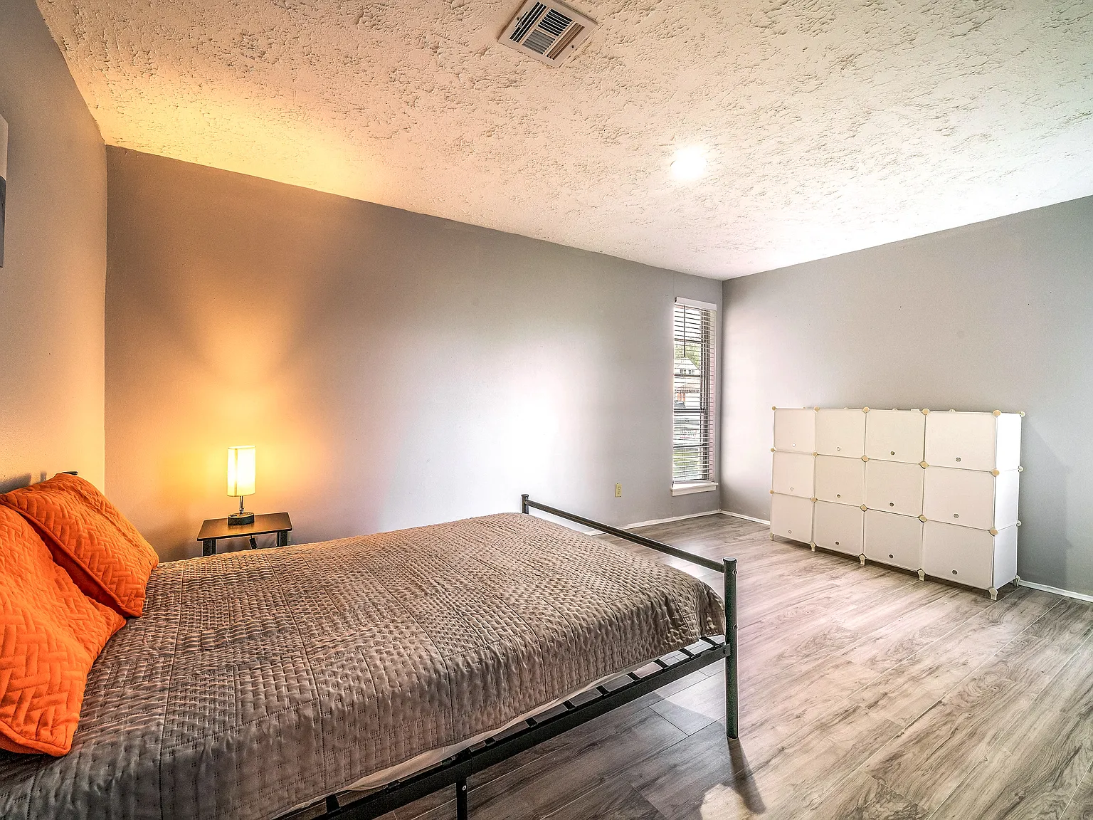 4 bed, 2.0 bath, 1477 sqft, $754 — Photo 2