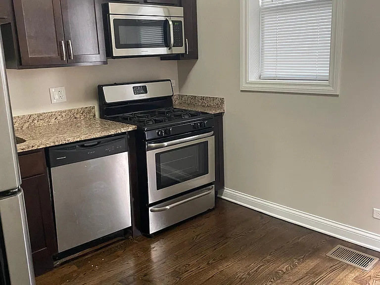 1756 W Montrose Ave #1 — Photo 11