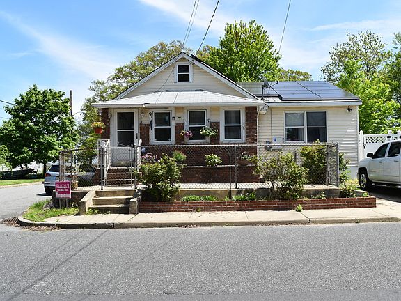 2nd image of 91 Brainard Ave
