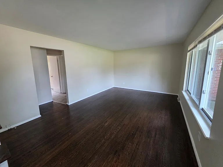 1531 Eaton Dr — Photo 3