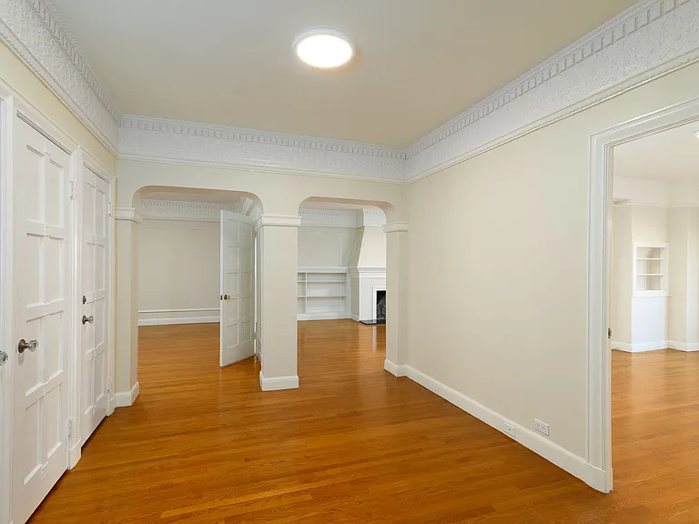 2275 Broadway — Photo 6