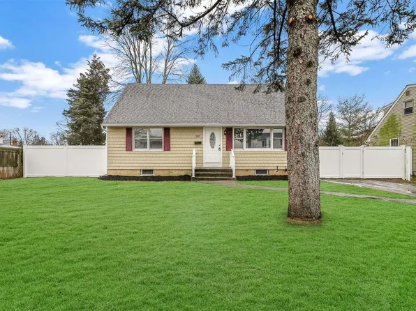 287 W 13th Street, Deer Park, NY 11729