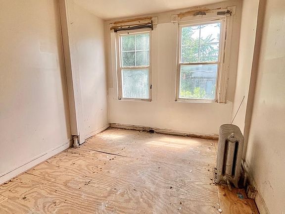 5th image of 2423 Brentwood Ave