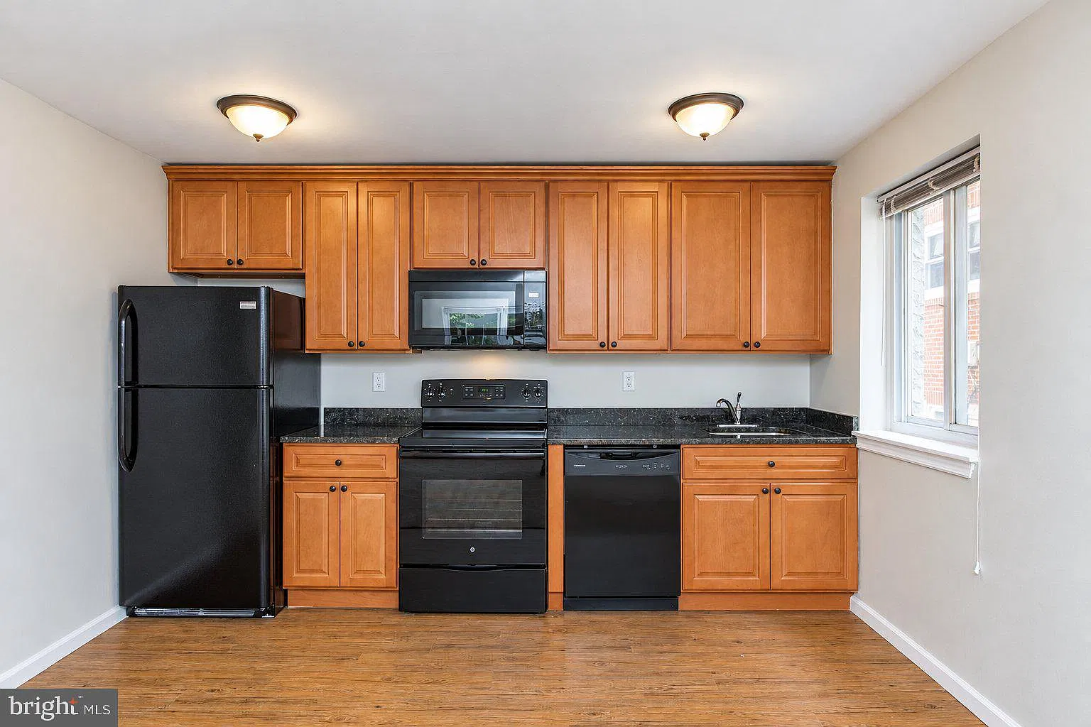 2 bed, 1.0 bath, 916 sqft, $1,825 — Photo 4
