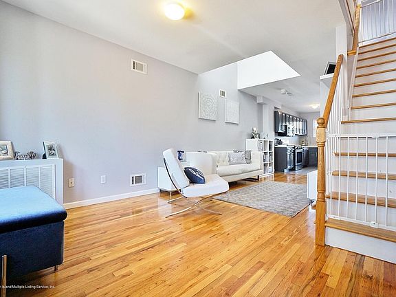 5th image of 976 Nugent Ave
