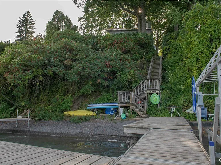1258 Greenfield Ln — Photo 7