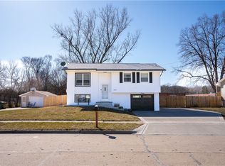 7840 Drake St, Clive, IA 50325