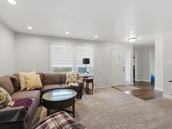 5th image of 1019 Candlewood Way