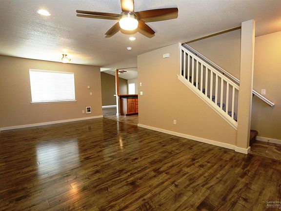 5th image of 611 NE Cobblestone Ln