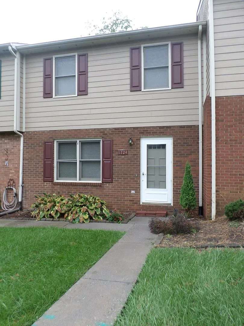 3 Bedroom 2.5 Bath Townhouse — Photo 1
